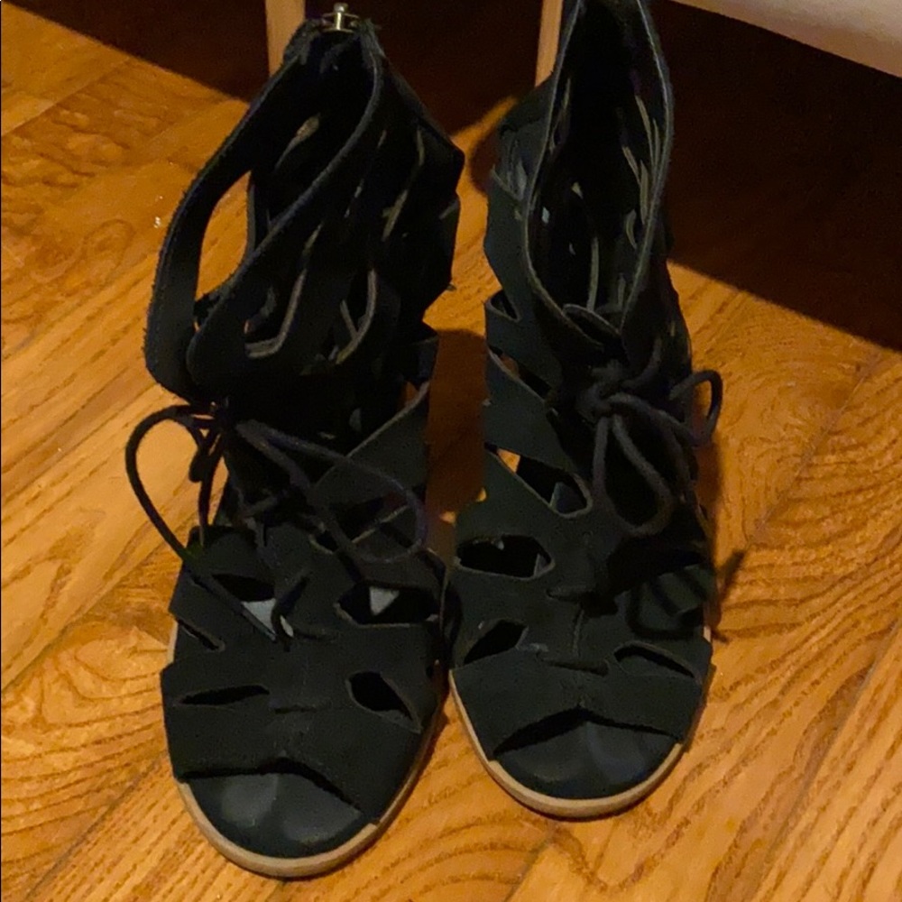Black Perforated All Season High Heeled Shoes  💃